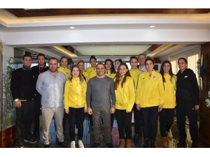 Başkan Uçak Sarı Melekleri Kutladı