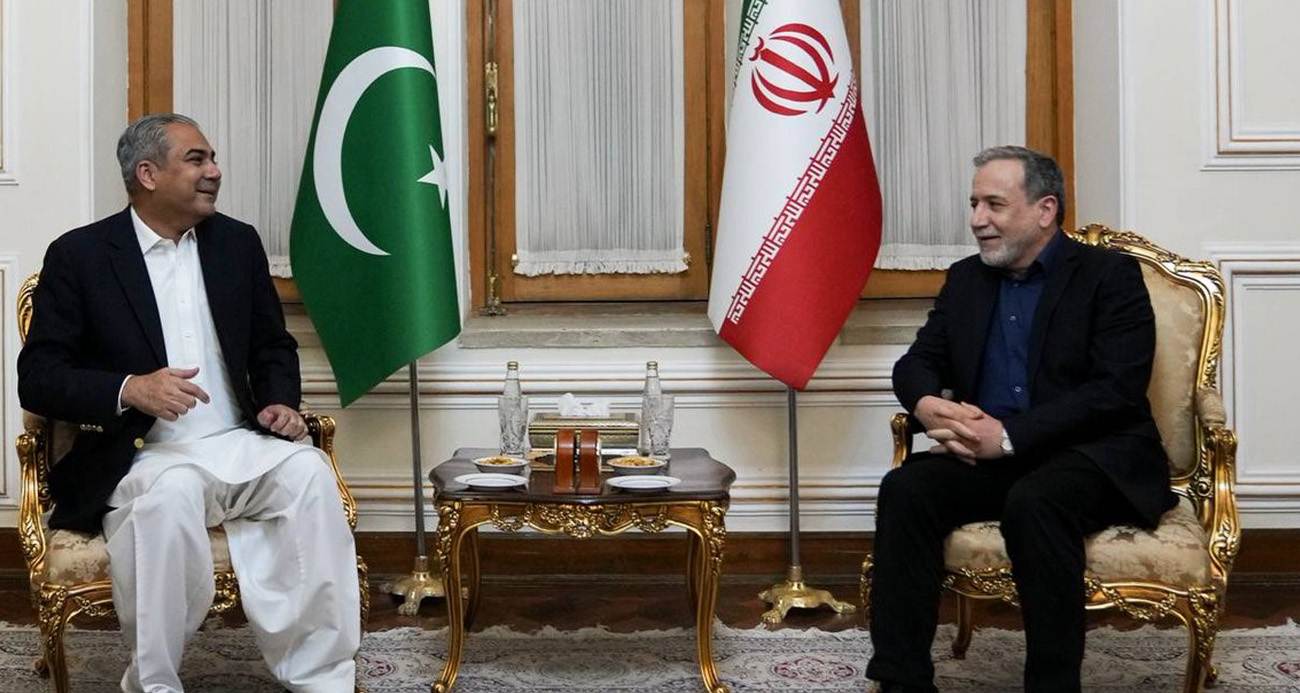 pakistan-icisleri-bakani-naqvi-iran-disisleri-bakani-arakci-ile-bir-araya-geldi