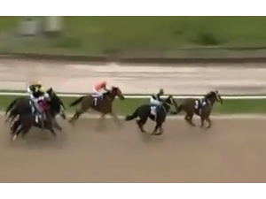 Jokeyini Düşüren At Yarışı İlk Sırada Tamamladı