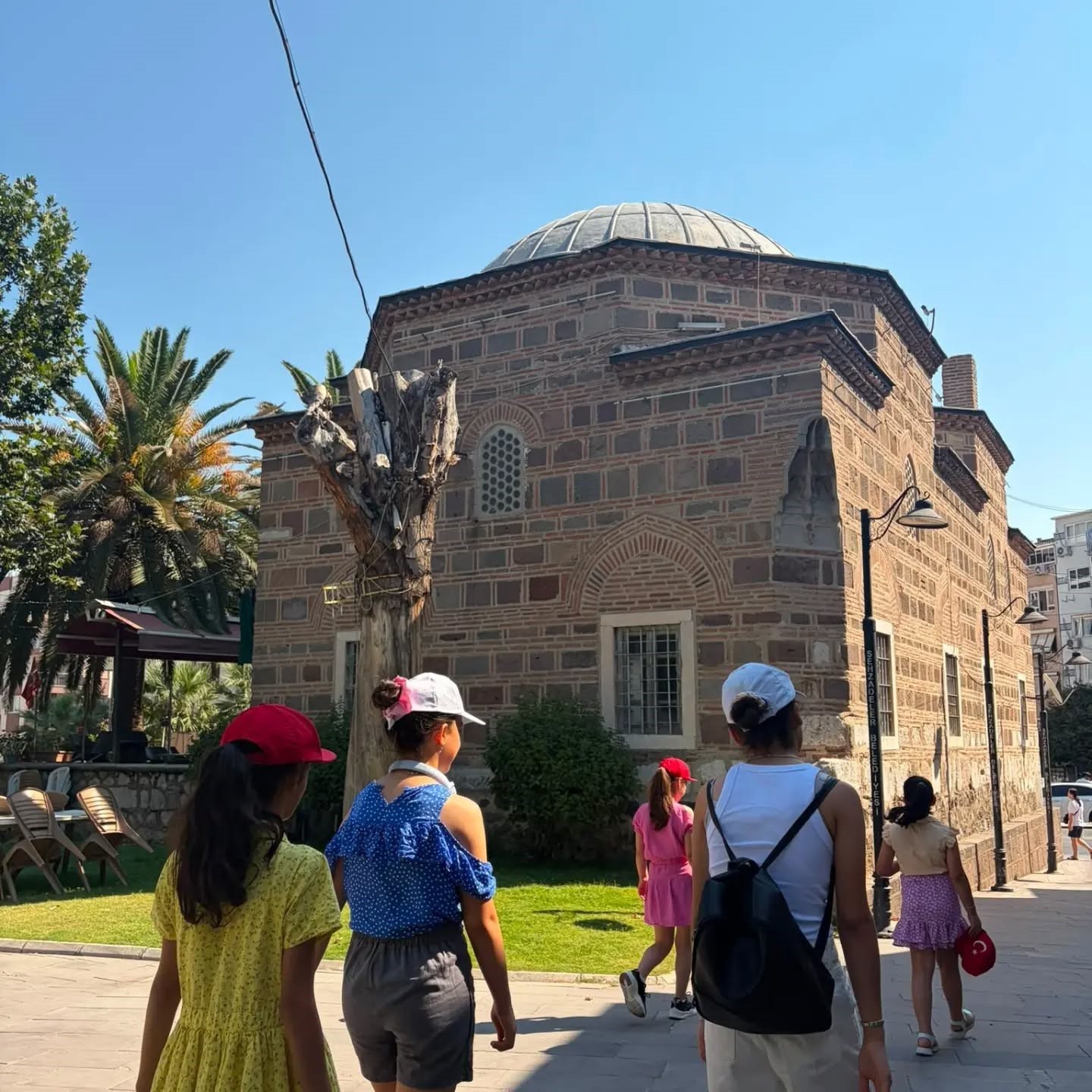 bilecikli-cocuklar-manisa-nin-tarihi-ve-kulturel-yerlerini-gezdi