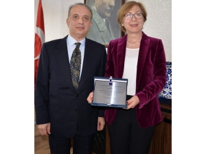 Prof. Dr. Bilgin’e Avrupa Havayolu Yönetimi Derneği’nden Diploma