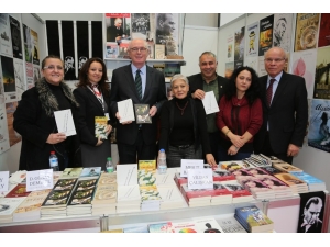 Kazım Kurt Kitap Fuar’ını Gezdi
