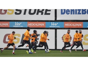 Galatasaray’da Emre Akbaba Salonda Çalıştı