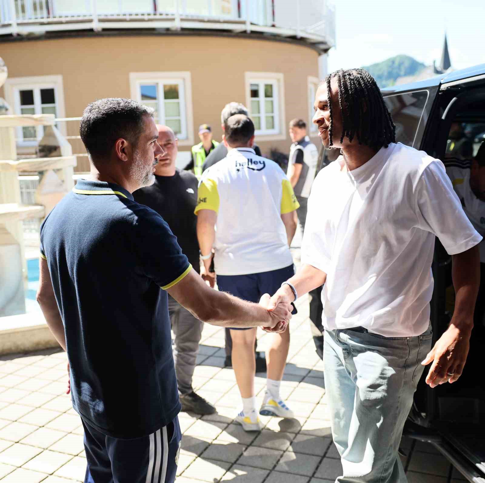 nathan-ake-fenerbahce-de-ilk-calismasini-yapti