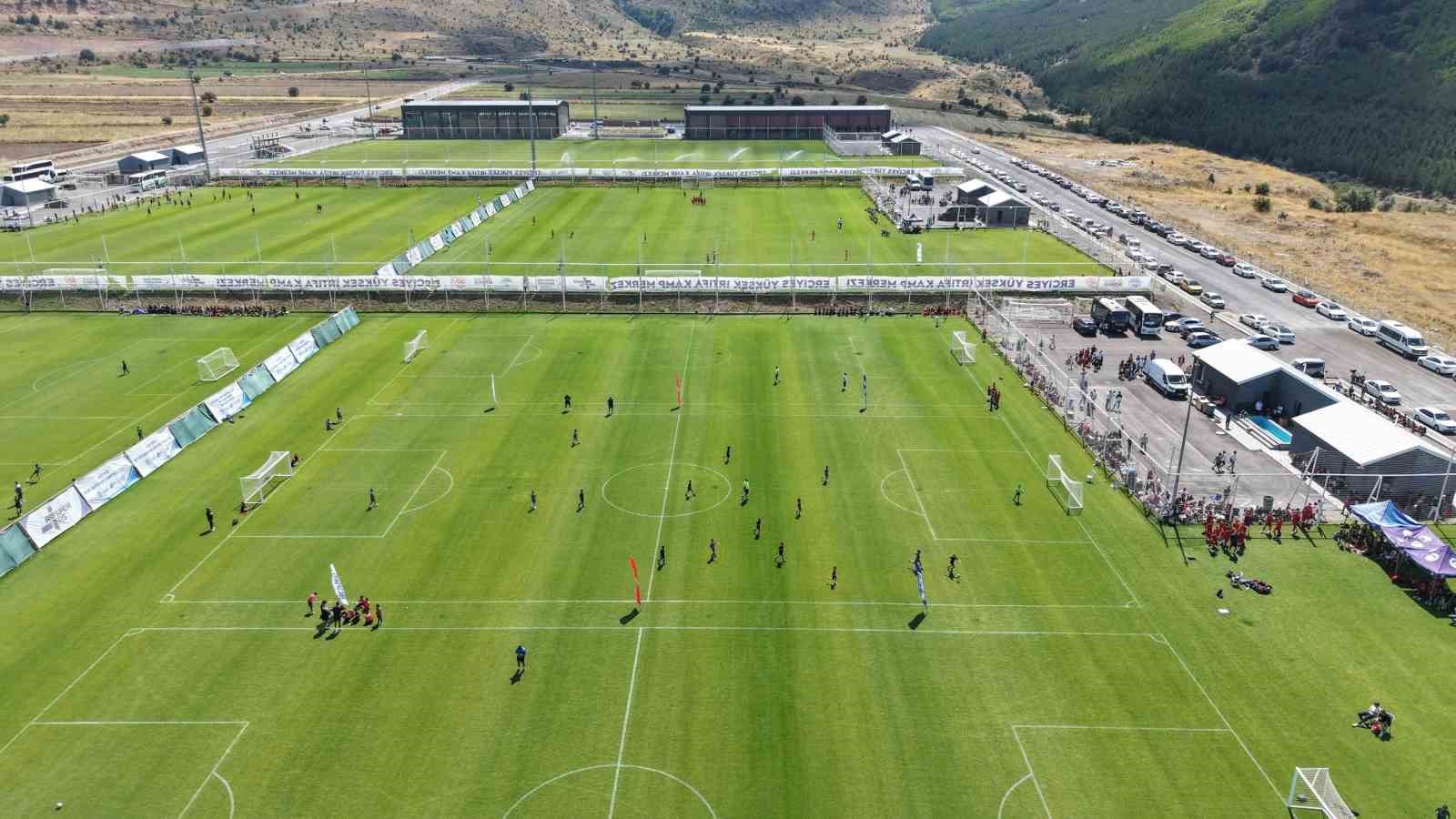 erciyes-te-gelecegin-futbol-yildizlari-sahne-aliyor