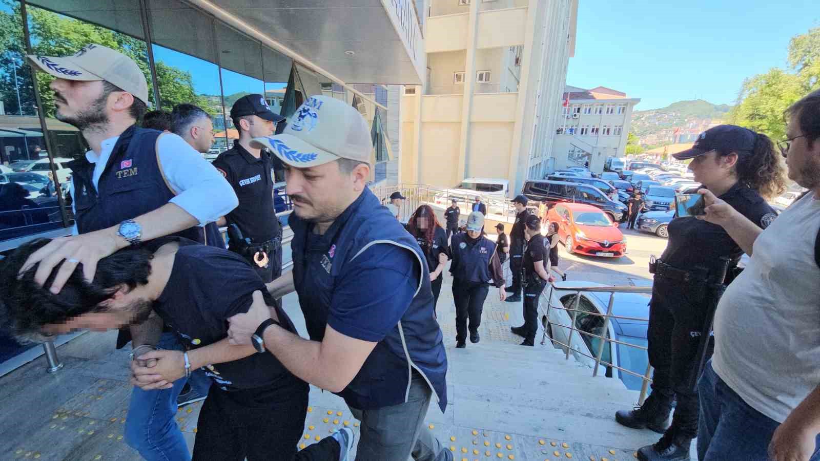 zonguldak-ta-teror-orgutu-operasyonunda-gozaltina-alinan-4-ogrenciden-3-u-tutuklandi