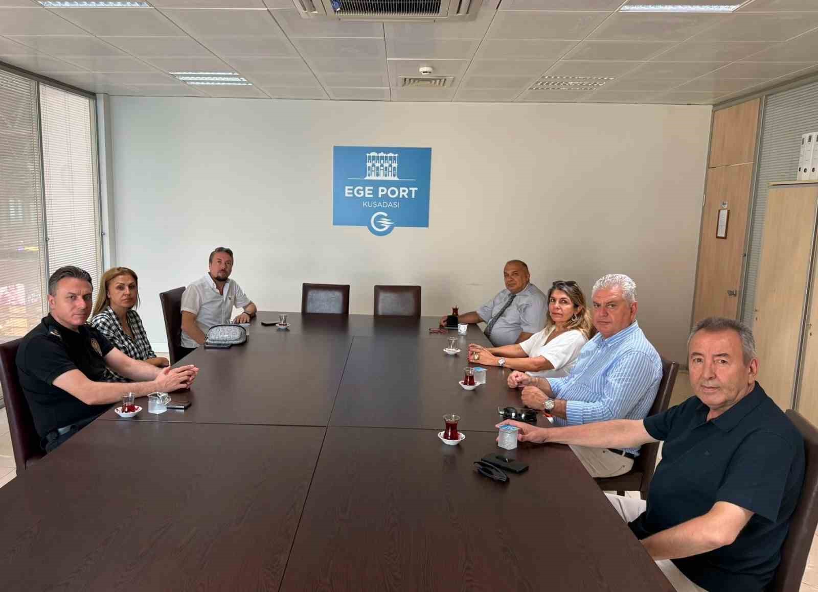 kusadasi-limani-nda-indi-bindi-krizi-sektor-temsilcilerinden-yeni-uygulamaya-tepki