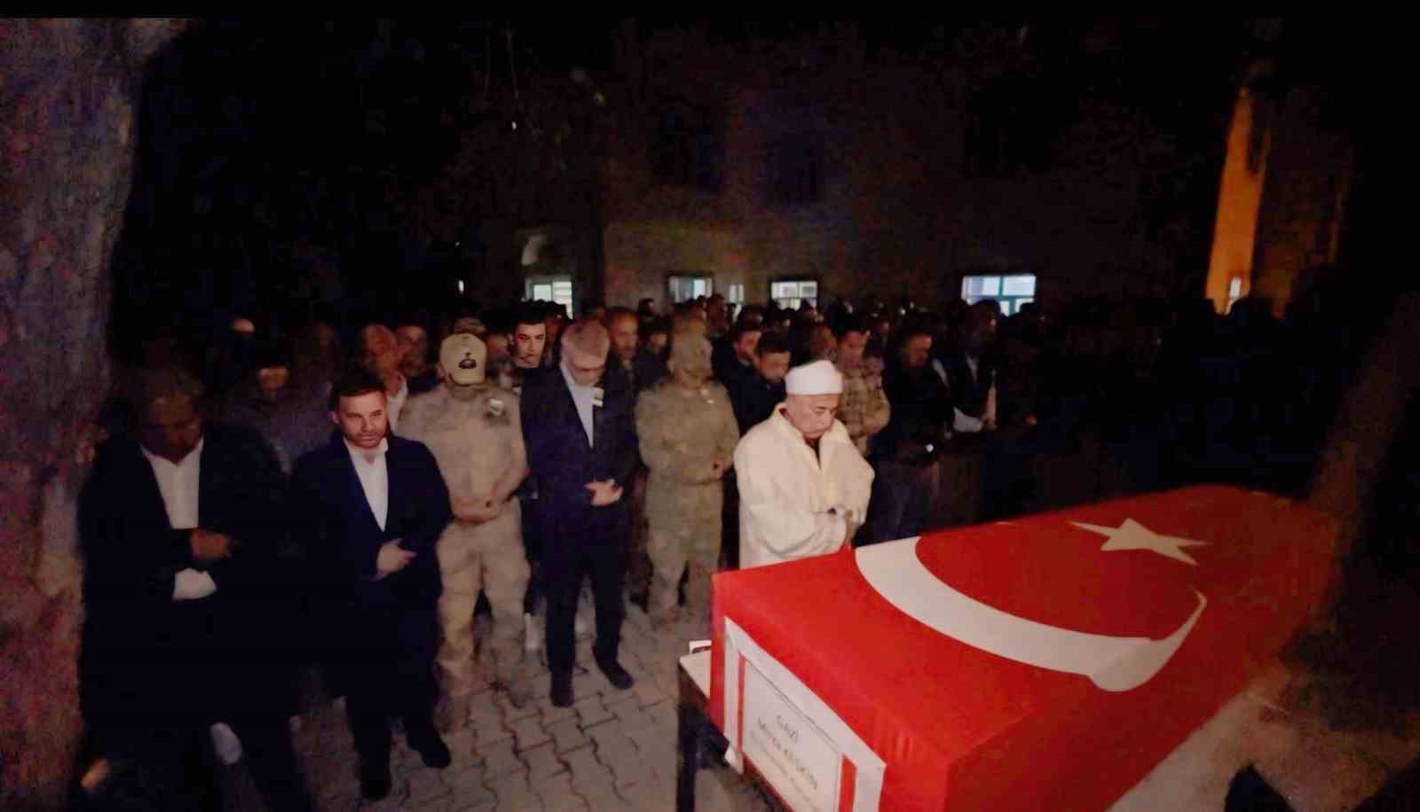 ankara-dan-getirilen-gazi-mirza-keskin-in-naasi-yuksekova-da-duzenlenen-torenle-topraga-verildi