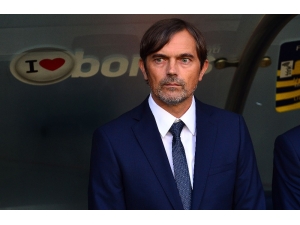 Fenerbahçe’de Phillip Cocu’nun Sözleşmesi Feshedildi