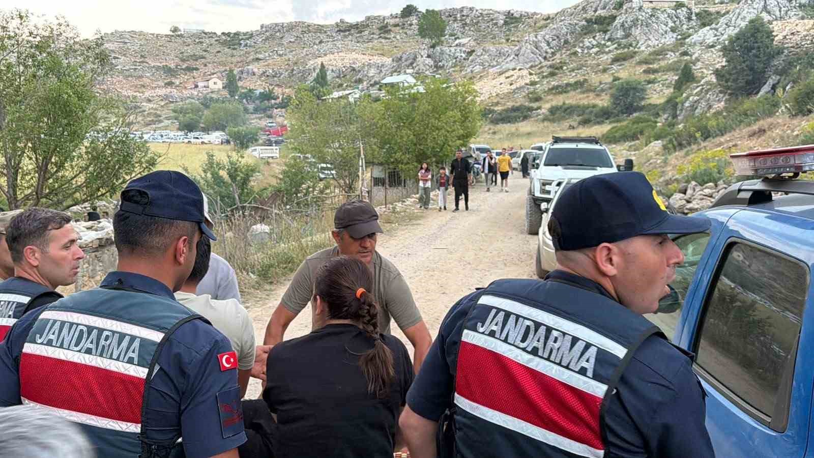 senlikte-dusup-yaralanan-kadin-icin-jandarma-zamanla-yaristi