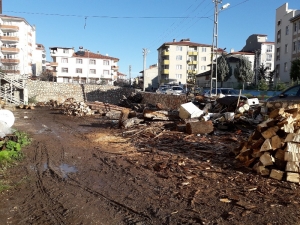 Muhtarlık Binasına Çamurdan Girilemiyor