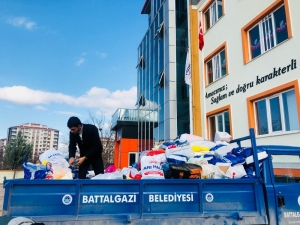 Öğrencilerden Kardeş Okullarda Yardım