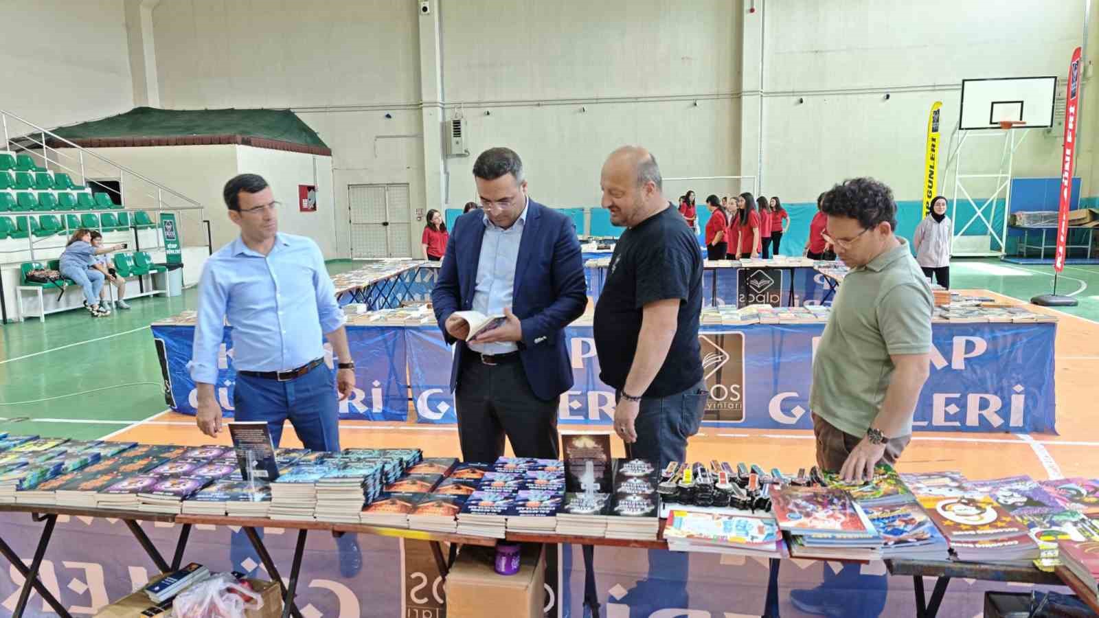 sarigol-de-binlerce-kitap-ogrencilerle-bulustu