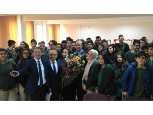 Foçalı Öğrencilere ’Rüzgar Ve Güneş Enerjisi’ Semineri