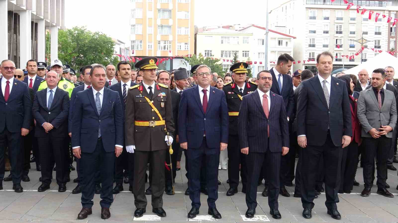 kars-ta-30-agustos-zafer-bayrami-nin-104-yil-donumu-coskuyla-kutlandi