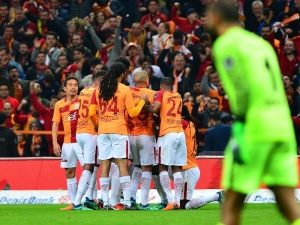 Galatasaray Ligde Moral Arıyor