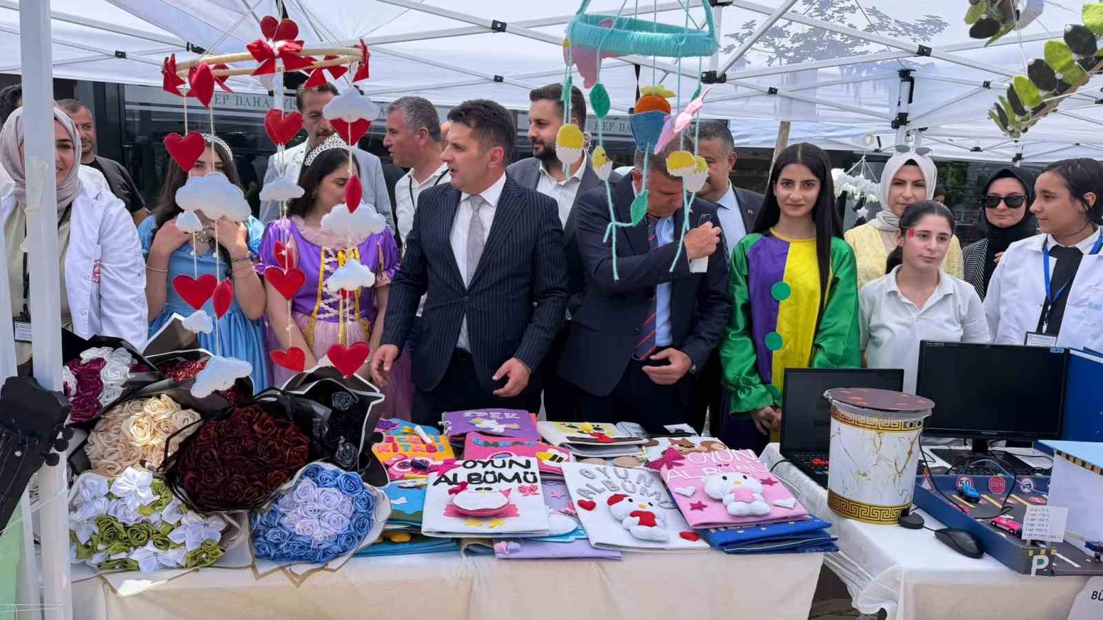 siverek-te-maarifin-kalbinde-marifetli-genclik-fuari-acildi