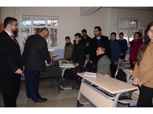 Beytüşşebaplı Öğrencilere Kur’an Hediye Ediliyor