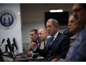 Bakan Akar Ve Komutanlar Harekat Merkezinde