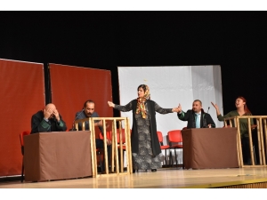 Halk Tiyatrosu Seyirci İle Buluştu