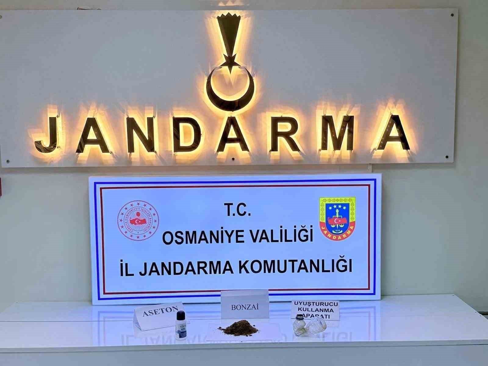 osmaniye-de-jandarmadan-patlayici-ve-silah-operasyonu