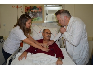 50 Yıldır Sigara İçen Kanser Hastası Operasyonla Sağlığına Kavuştu