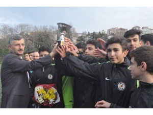 Protokol, Gençleri Spora Yönlendirmek İçin Dostluk Maçı Yaptı