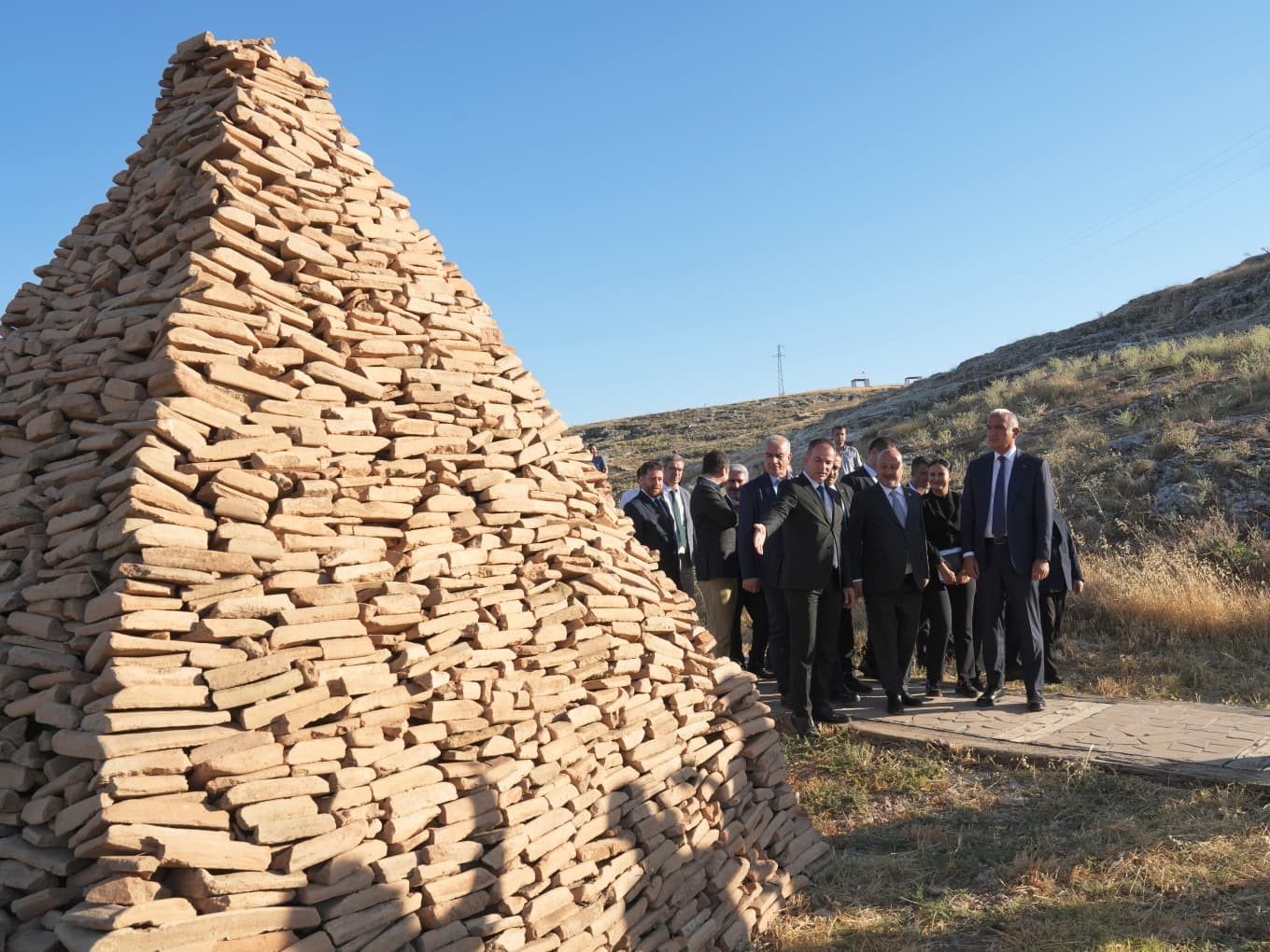 bakan-ersoy-perre-antik-kenti-nde-yurutulen-calismalari-yerinde-inceledi