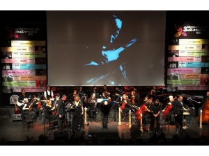 Aşık Veysel’in Hayatı Ve Felsefesi Senfonik Ve Yerel Tarzda Görsel Sahne Sanatlarıyla Anlatıldı