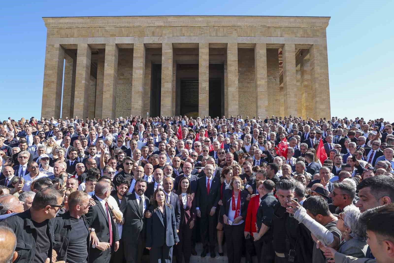 chp-genel-baskani-kilicdaroglu-anitkabir-i-ziyaret-etti