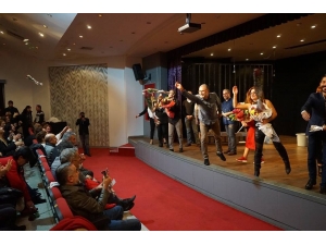 Kadınlar İçin ’Peynir’ Oyununu Sahnelediler