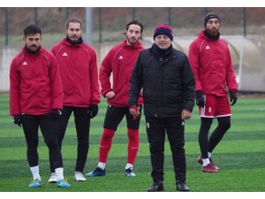 Uşakspor Yeni Hocasıyla Çıkış Arıyor