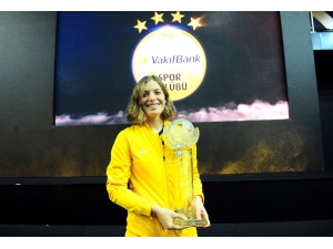 Cansu Özbay: “Zirvede Kalmak İçin Çok Çalışacağız”