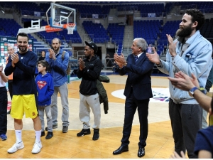 Otizmli Öğrencilerden Obradovic’e Hediye