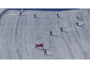 Hakkari’de Kayak Sezonu Açıldı