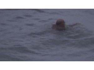 Şiddetli Yağış Uyarısına Aldırmadan Deniz Keyfi Yaptı