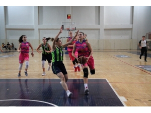 Türkiye Kadınlar Basketbol Ligi: Yalova Vıp: 76 - Nesine Aydın: 69