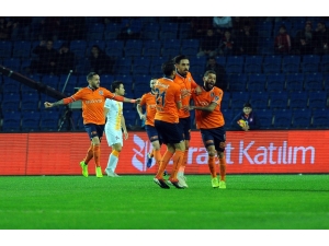 Spor Toto Süper Lig: Medipol Başakşehir: 1 - Galatasaray: 1 (İlk Yarı)