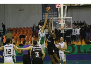 Türkiye Basketbol Ligi: Akhisar Belediyespor: 84 - Socar Petkim Spor: 77
