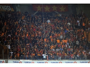 Başakşehir-galatasaray Maçını 6 Bin 659 Seyirci İzledi