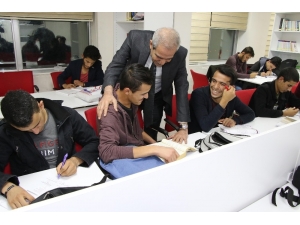 Demirkol’dan Ders Çalışan Gençlere Gece Ziyareti
