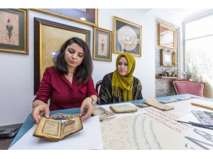 Türk Sanatına Gönül Vermiş İki Arkadaş, Eski Kitaplara Yeniden Hayat Veriyor