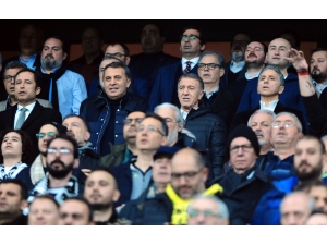 Başkanlar Maçı Yan Yana İzledi