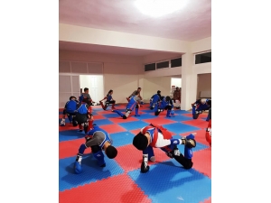 Tufanbeylili Gençler Muay Thai Öğreniyor