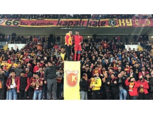 Deniz Bir Döndü Pir Döndü