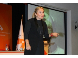 Sosyal Girişimcilik İeü’de Anlatıldı