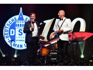 Alman Lisesi Mezunlarından Bülent Eczacıbaşı’na Sürpriz