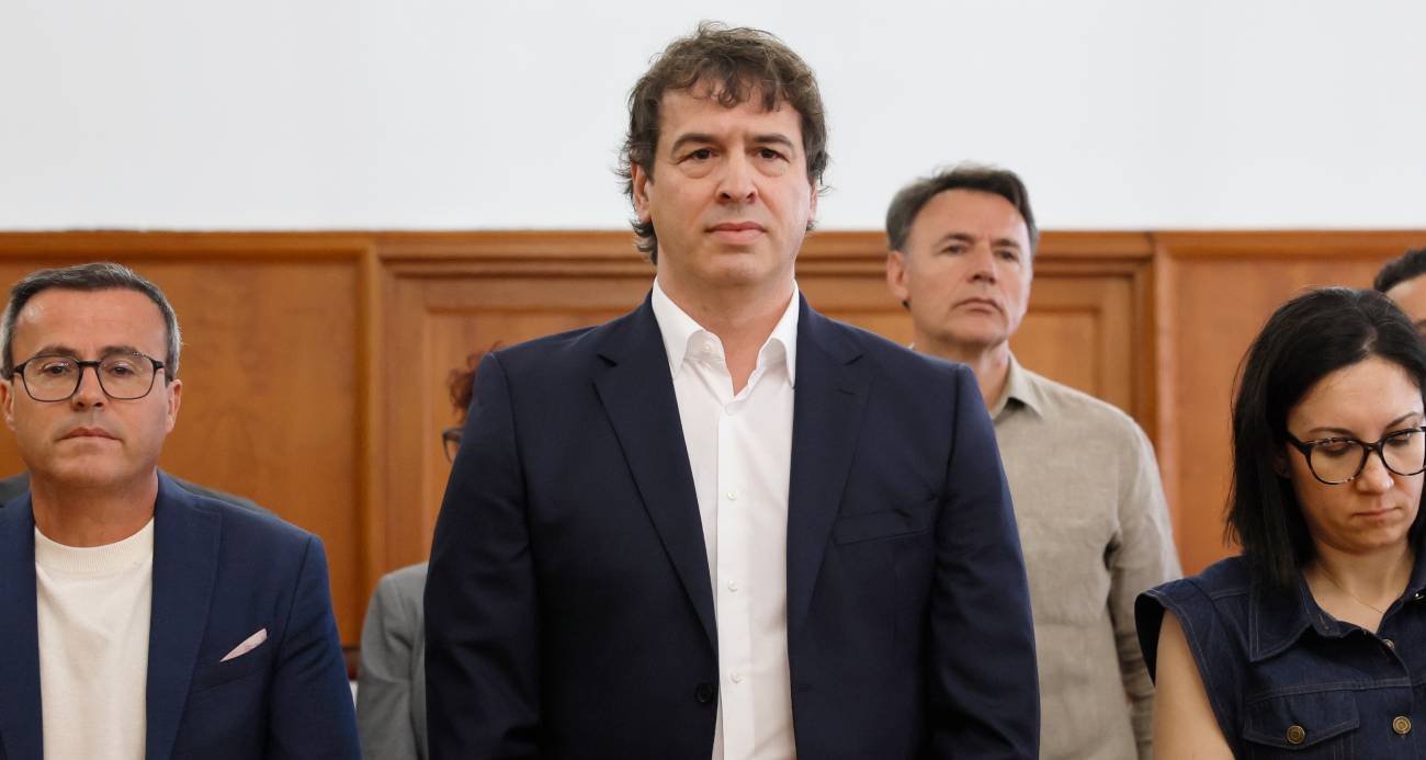 ispanya-basbakani-sanchez-in-kardesi-hakim-karsisina-cikti