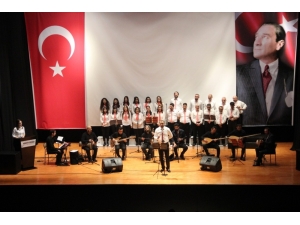 Kanser Tedavisi Gören Öğrencisi İçin Konser Düzenledi