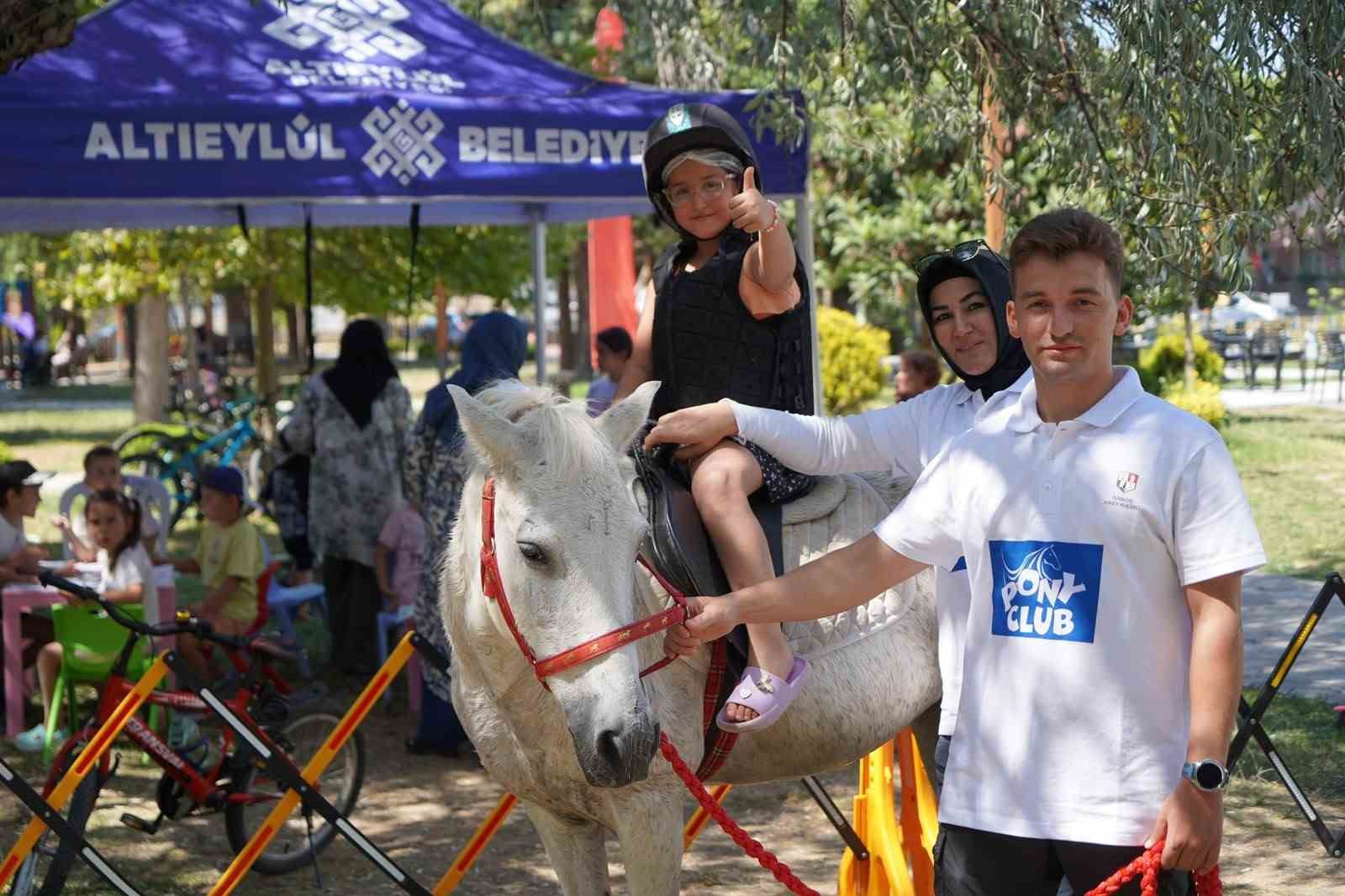 altieylul-de-minikler-midilli-atlarla-tanisti